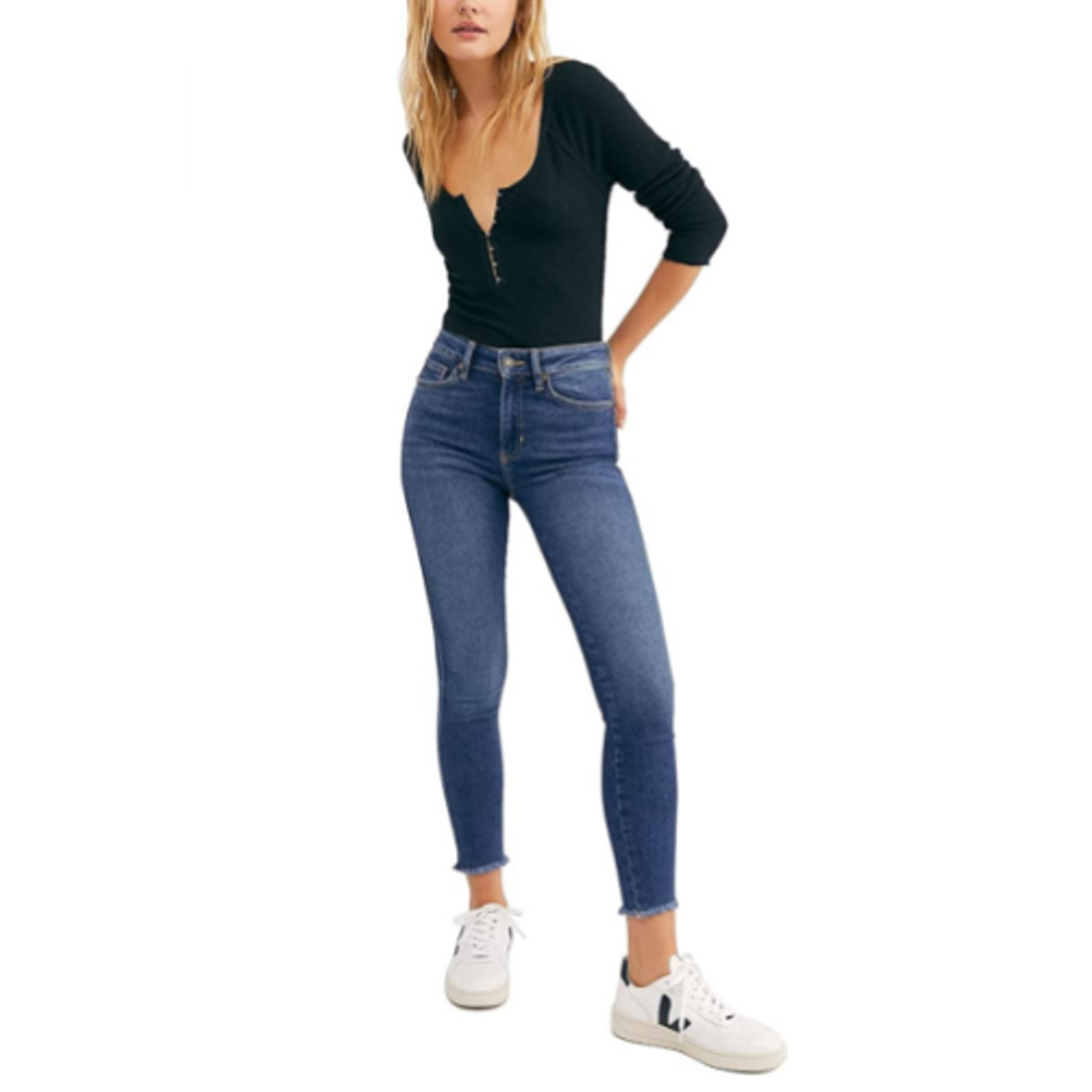 Free People Frayed-Hem Skinny Capri Jeans Blue Size 26 MSRP $78 NWT - Picture 3 of 8